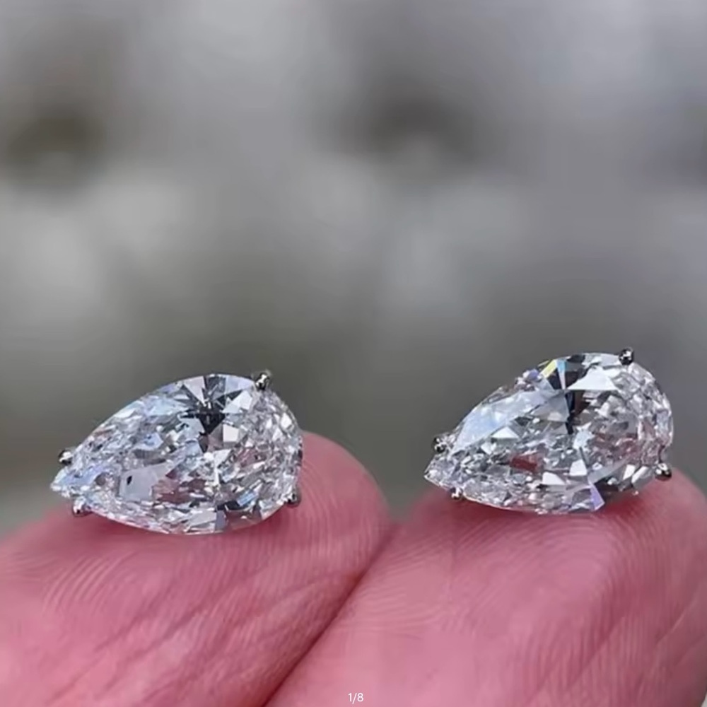 18k 0.75ct  Pear Cut Studs - Picture 5 of 13
